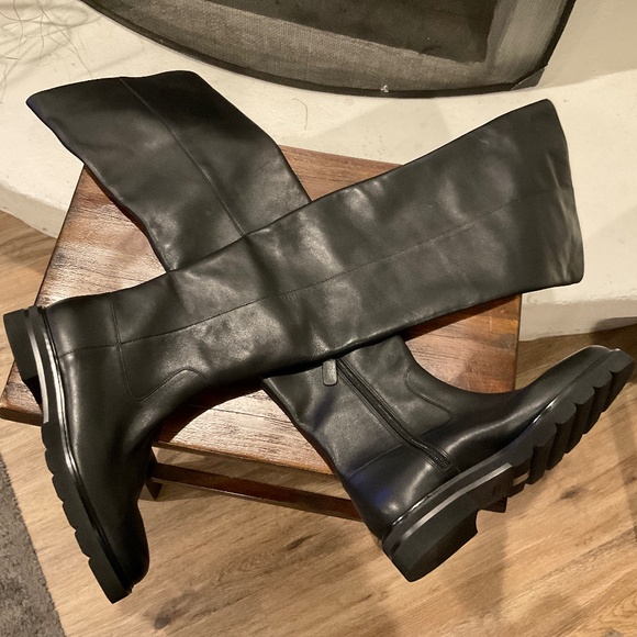 New Stuart Weitzman Black Leather Over The Knee size 7